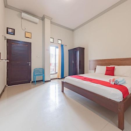 Hotel Reddoorz Near Gor Sempaja Samarinda Exterior foto