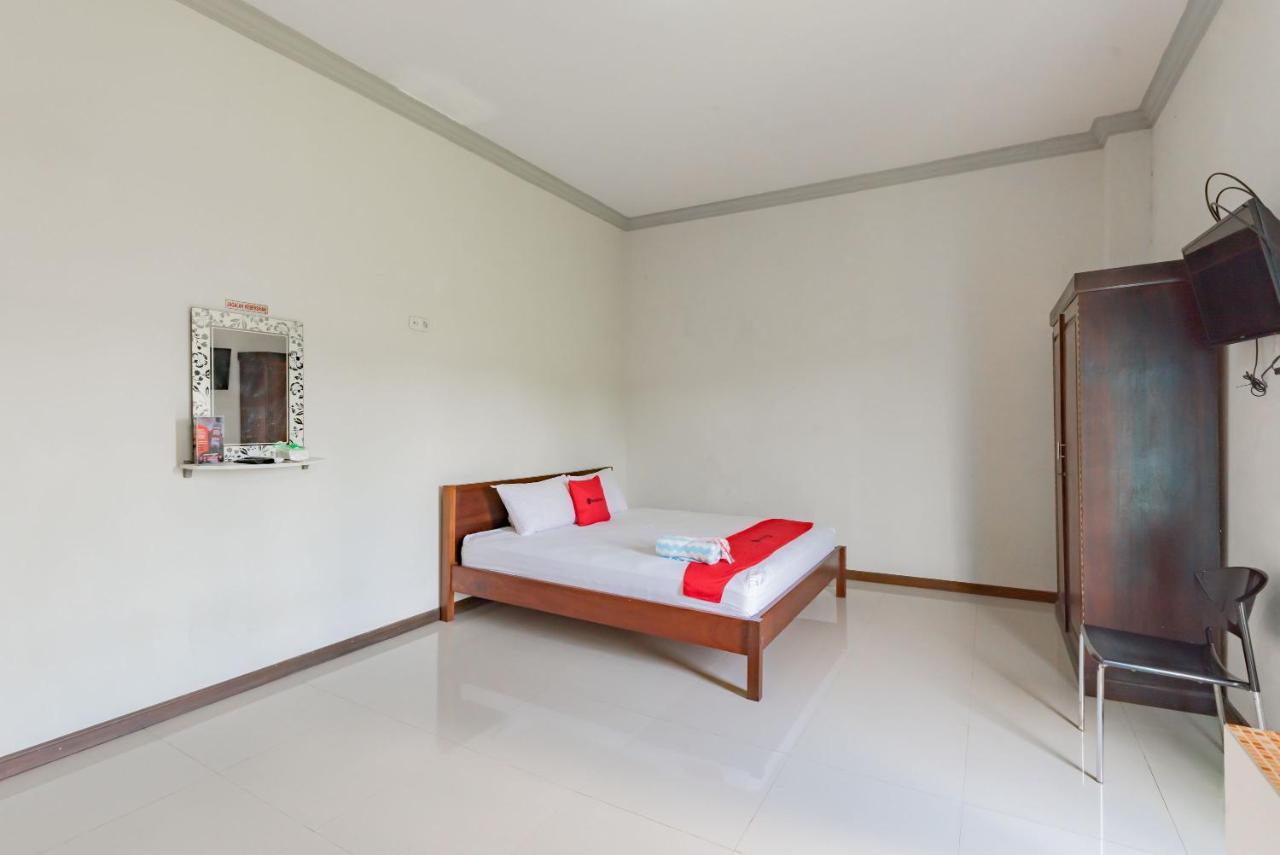 Hotel Reddoorz Near Gor Sempaja Samarinda Exterior foto